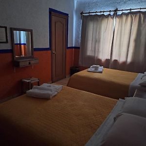 Habitación con 2 Camas Individuales